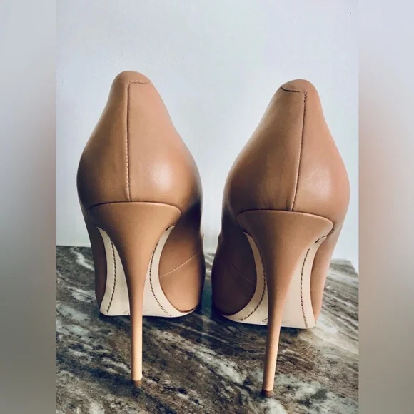 SOLD. Giuseppe Zanotti Yvette Pump Sable Size 40 - Picture 5 of 9